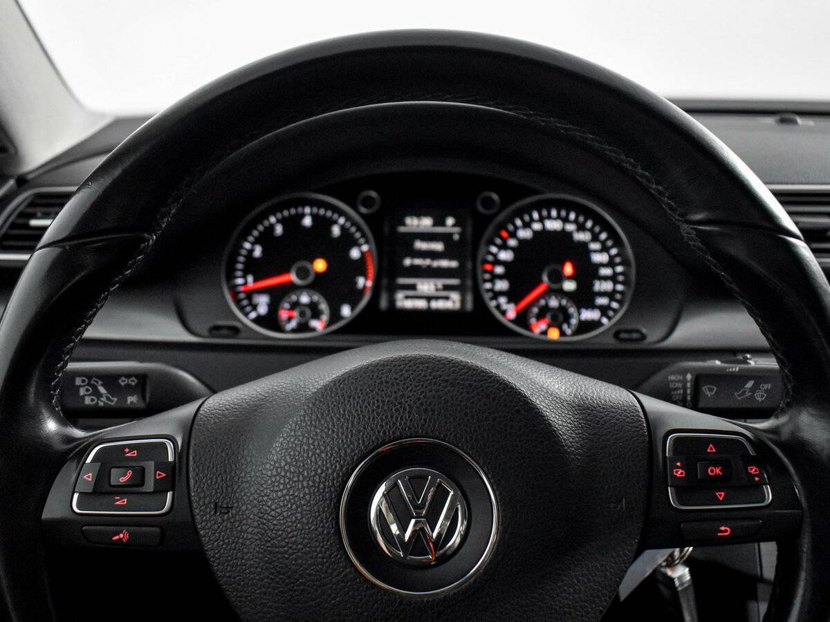 Купить Volkswagen Passat, 2012, 118 702 км, фото №17