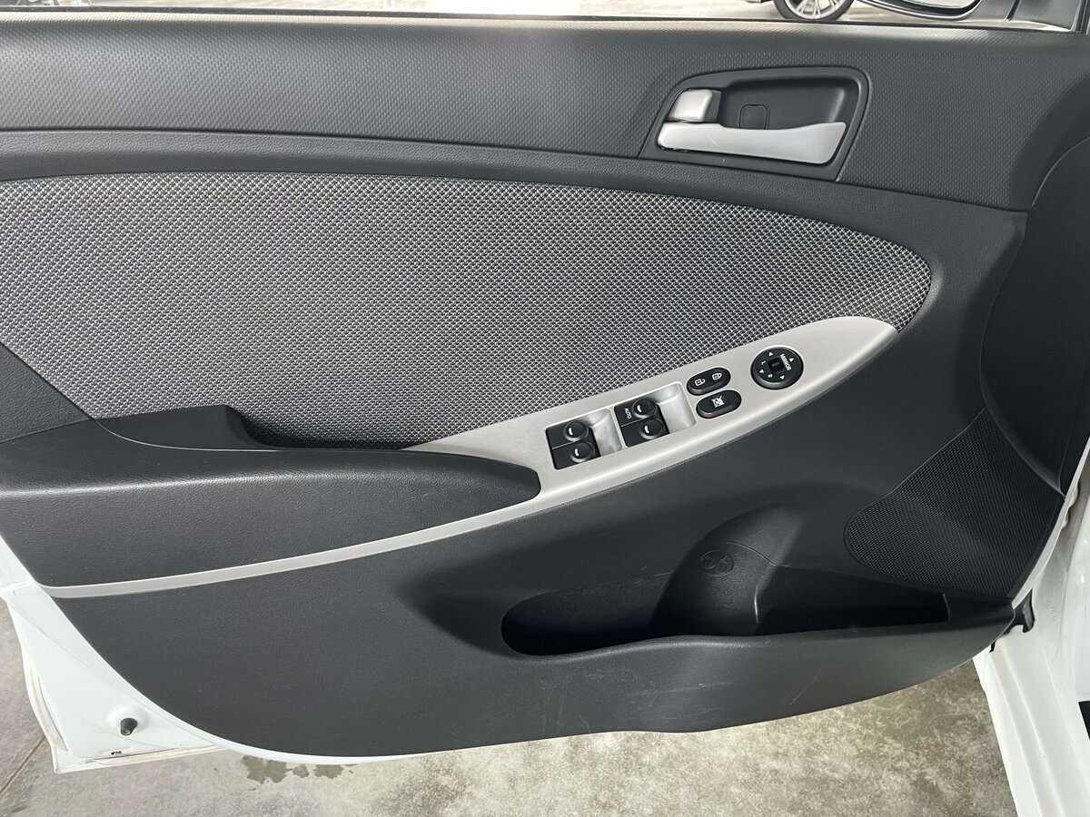 Купить Hyundai Solaris, 2013, 203 406 км, фото №17