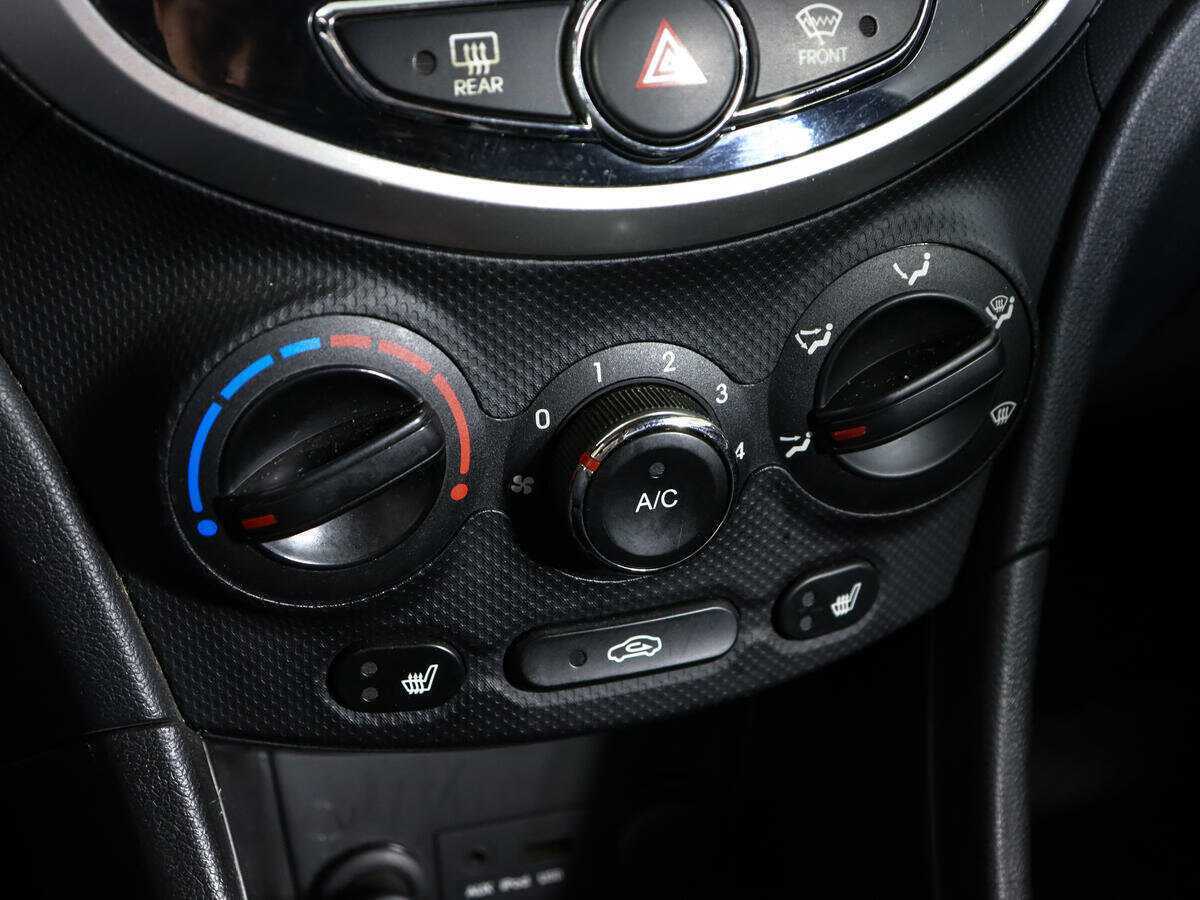 Купить Hyundai Solaris, 2014, 98 000 км, фото №17